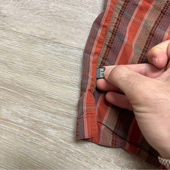 REI Button Down Shirt Mens Size XL Stripe Short Sleeve Red Polyester Nylon - Picture 5 of 7